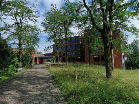 Schulanlage Röhrliberg – Lernen und Arbeiten in der Natur