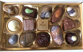 Einladung zu Pralinen mit Kieselsteinen